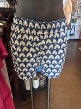 Load image into Gallery viewer, Shorts: Navy and cream