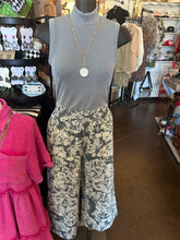 Load image into Gallery viewer, Pants: Blue Floral
