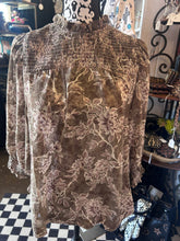 Load image into Gallery viewer, Top: Sheeres Floral