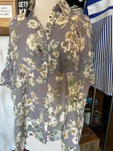 Load image into Gallery viewer, Top: Oversized Floral