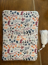 Load image into Gallery viewer, Make-up Bag: Wildflowers