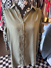 Load image into Gallery viewer, Top: Olive fig Button up