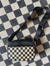 Load image into Gallery viewer, Purse: Black/Tan check