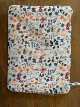 Load image into Gallery viewer, Make-up bag: Smell the flowers