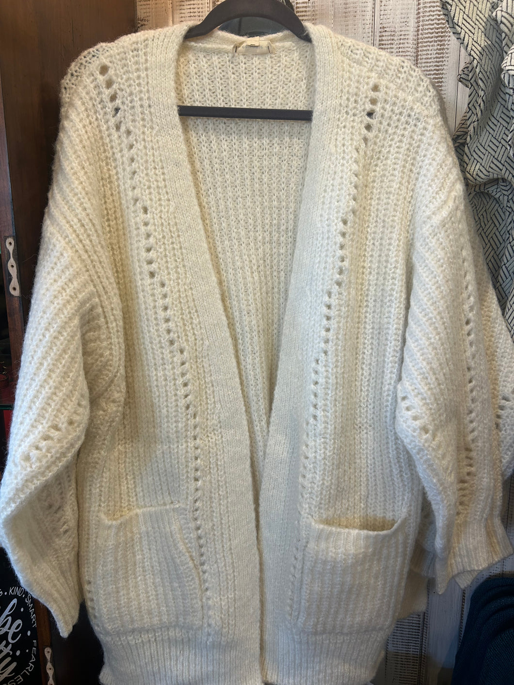 Cardigan: Sweater cardigan with pockets