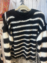 Load image into Gallery viewer, Blk/crm soft sweater