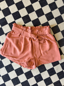 Shorts: Fall tie in front
