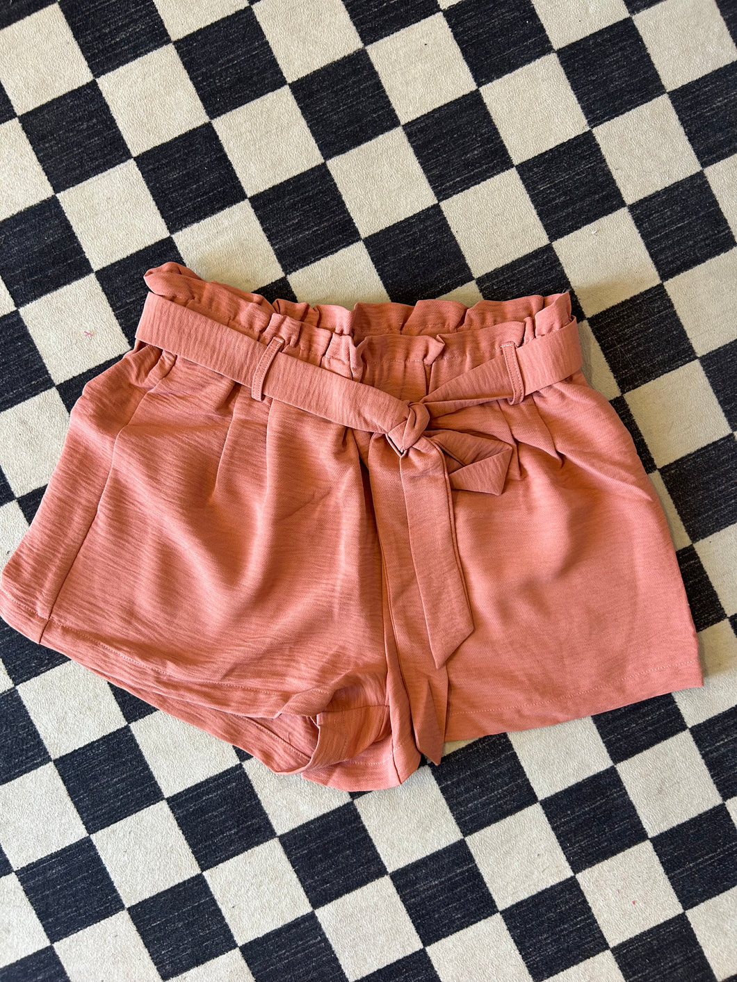 Shorts: Fall tie in front