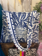 Load image into Gallery viewer, Made to Worship Quilted bag