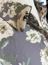 Load image into Gallery viewer, Top: Oversized Floral