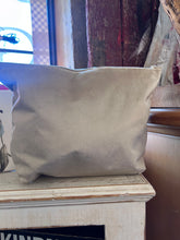 Load image into Gallery viewer, Makeup bag. Tan Floral