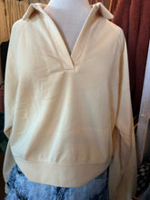 Load image into Gallery viewer, Sweatshirt: Cream v-neck