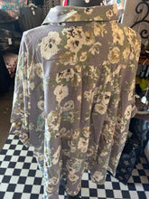 Load image into Gallery viewer, Top: Lavender Florallll