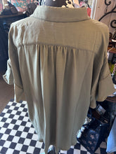 Load image into Gallery viewer, Top: Olive fig Button up