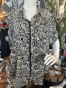 Top: Oversizes Black and White