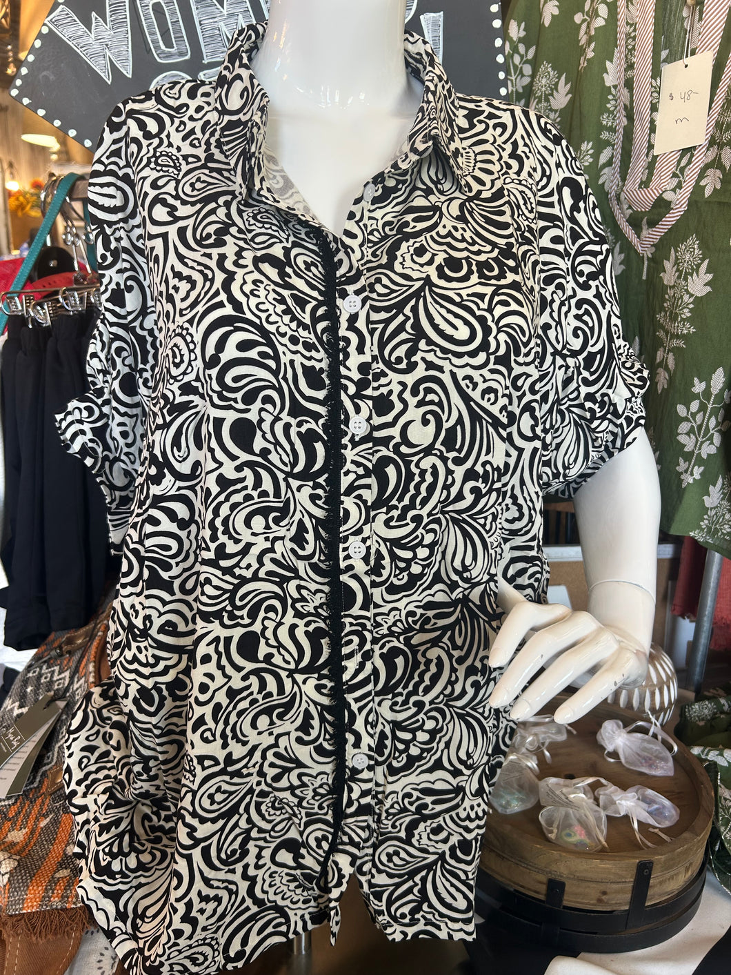 Top: Oversizes Black and White