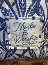 Load image into Gallery viewer, Made to Worship Quilted bag