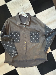 Shacket: Two toned star sleeved